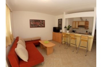 Kroatien Byt Pula, Exterieur