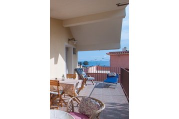 Włochy Byt Avola, Zewnątrz