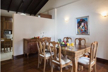 Grèce Chata Drimonas, Extérieur