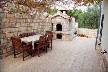 Horvaatia Byt Grohote, Eksterjöör