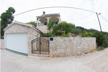 Апартамент Grohote 2