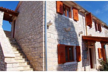 Hrvatska Chata Vabriga, Eksterijer