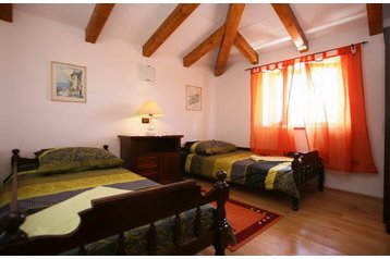 Hrvatska Chata Vabriga, Eksterijer