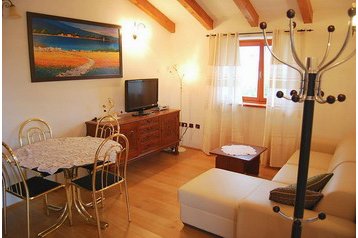 Hrvatska Chata Vabriga, Eksterijer