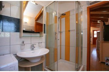 Hrvatska Chata Vabriga, Eksterijer