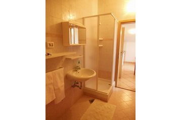 Chorvatsko Privát Zambratija, Exteriér