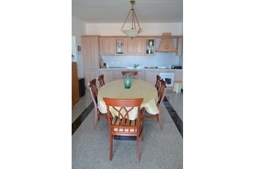 Chorvatsko Privát Ravni, Exteriér