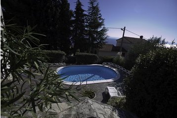 Hrvatska Chata Ravni, Eksterijer