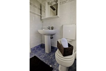 Hrvatska Chata Ravni, Eksterijer