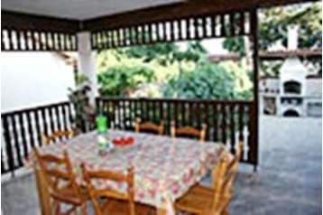 Bulharsko Privát Krapets, Exteriér