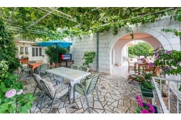 Chorvatsko Privát Mokošica, Exteriér