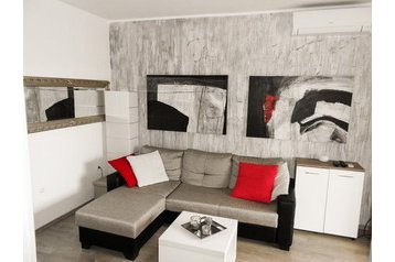 Chorwacja Byt Buje, Zewnątrz