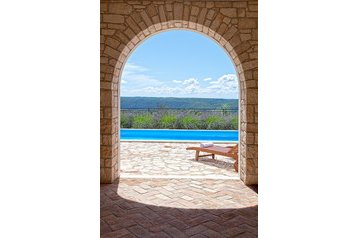 Croaţia Chata Buje, Exteriorul