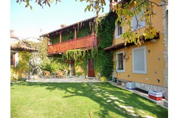 Slovenië Chata Dutovlje, Exterieur