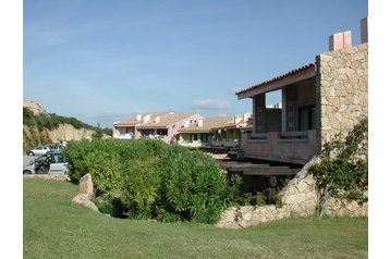 Italia Byt Palau, Exterior