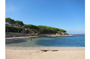 Italia Byt Palau, Exterior