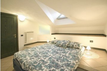 Italia Byt Palau, Exterior