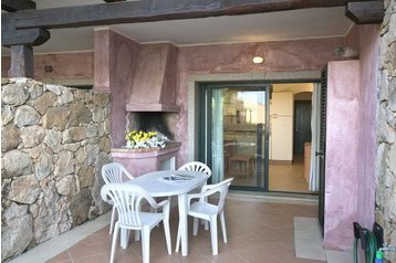 Italia Byt Palau, Exterior