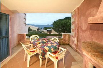 Italy Byt Palau, Exterior