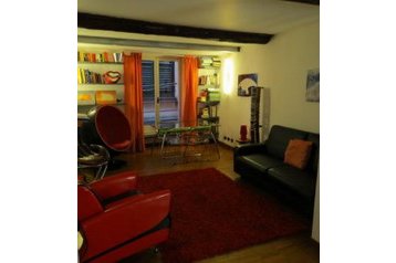 Italia Byt Genova, Esterno