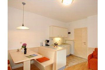 Italia Privát Lana, Eksteriør