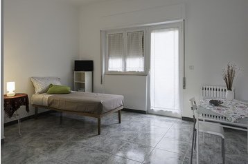 Italia Privát Bari, Eksteriør