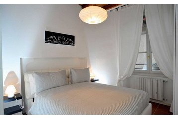 Italia Byt Como, Esterno