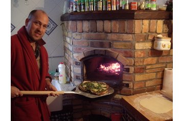 Polska Chata Bobowicko, Zewnątrz