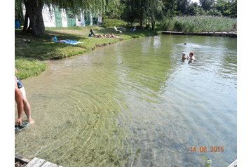 Polska Chata Bobowicko, Zewnątrz