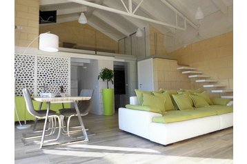 Italia Byt Marsala, Interno