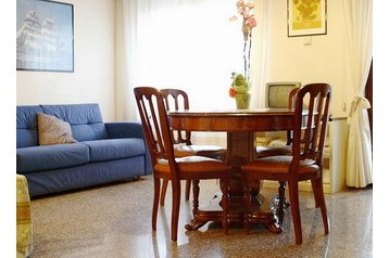 Italia Byt Sottomarina, Interno