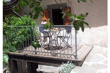 Italia Byt Faidello, Esterno