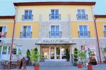 Hungrie Hotel Mezőkövesd, Extérieur