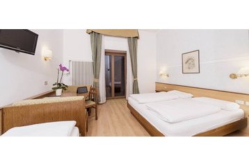 Готель Dobbiaco 2