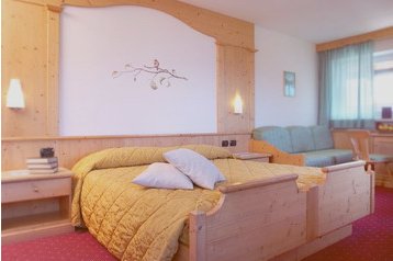 Iталiя Hotel Varena, Екстер'єр