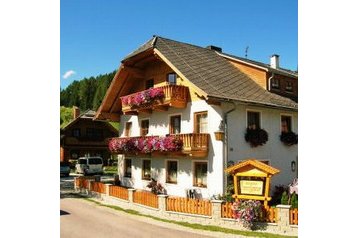 Austria Byt Mariapfarr, Esterno