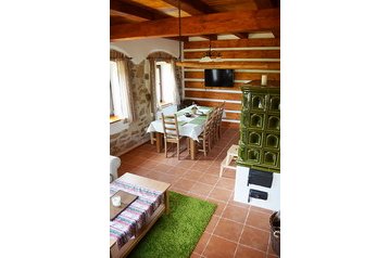 Cehia Chata Želnava, Exteriorul