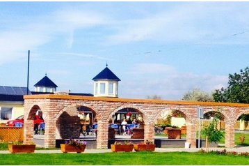 Угорщина Hotel Tiszaug, Екстер'єр