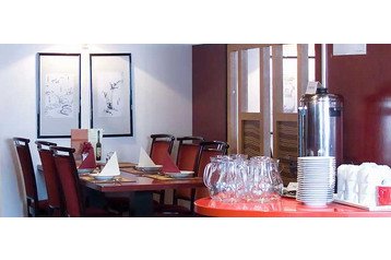 Угорщина Hotel Dunaújváros, Екстер'єр