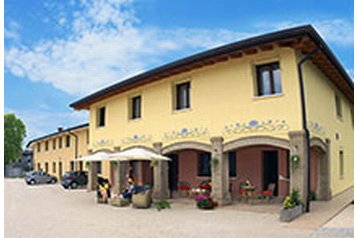 Italia Penzión Pocenia, Esterno