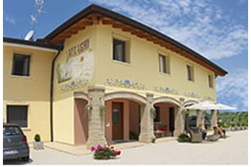 Italia Penzión Pocenia, Exteriorul