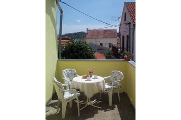 Chorwacja Byt Pirovac, Zewnątrz