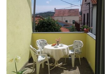 Chorwacja Byt Pirovac, Zewnątrz