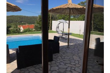 Chorvatsko Privát Kampor, Exteriér