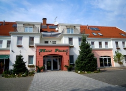 Hotel Debreţin / Debrecen 1